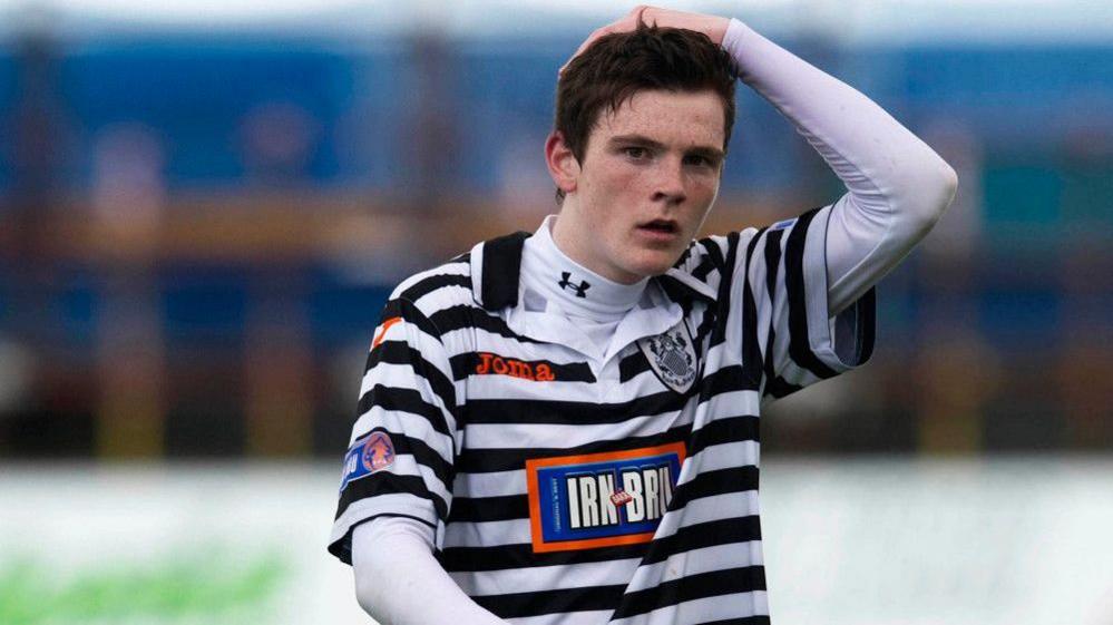 Queen's Park's Andrew Robertson trudges off as his side suffer defeat to Peterhead