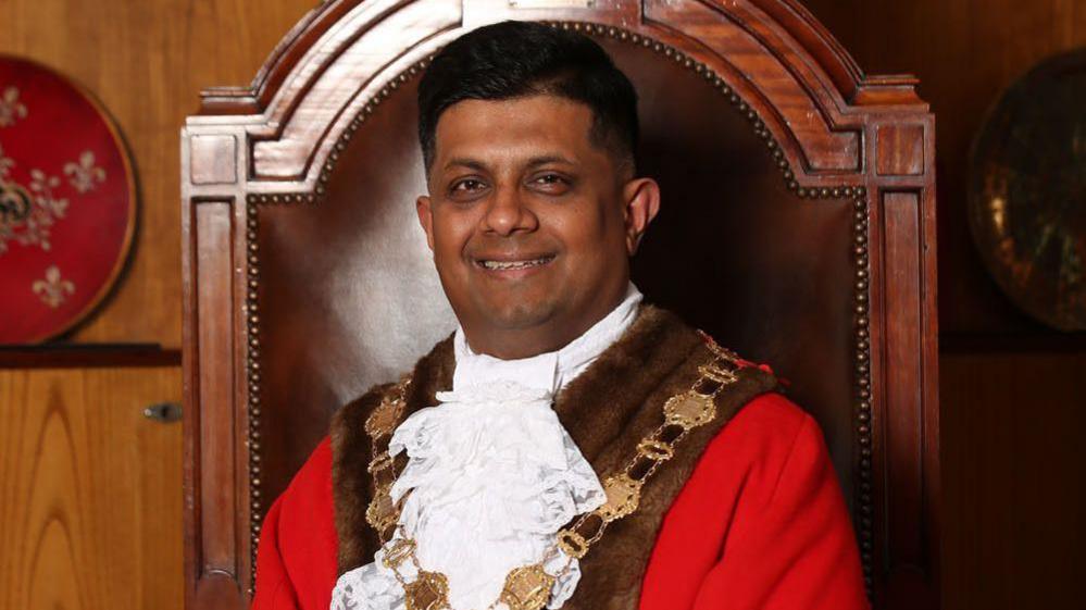 Mohammad Islam wears mayoral robes and chains in formal photo