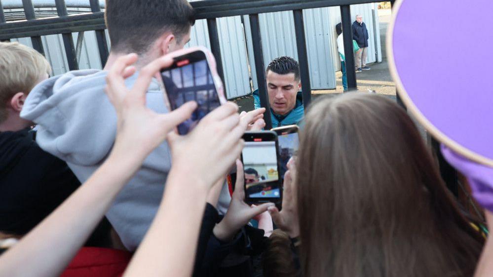 Ronaldo signs autographs