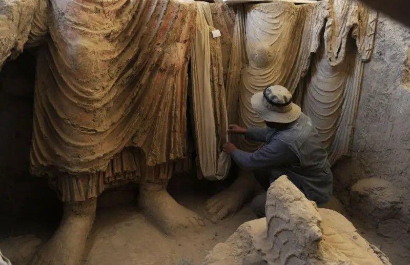 تانبے کی کان کے پاس قدیم باقیات ہیں جو بدھ مت سے منسلک ہیں