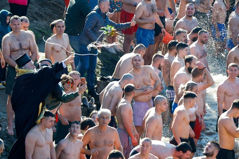 bogojavljanje, bogojavljanje u crnoj gori, plivanje za časni krst u podgorici