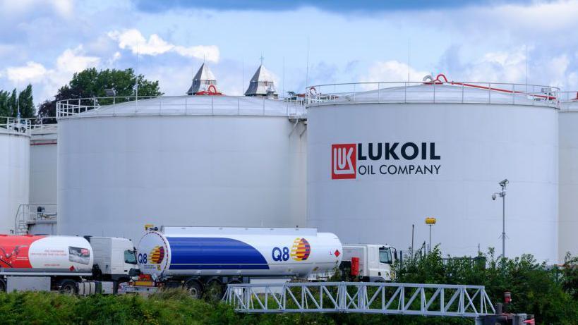 lukoil, rafinerija lukoila, naftna kompanija lukoil