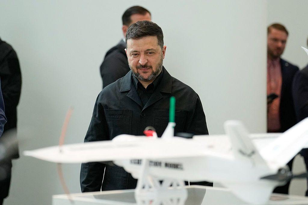 Zelensky en una exhibición de drones en abril.  