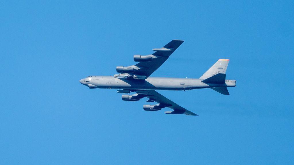 Pao američki bombarder u Kaliforniji, poginulo osmoro ljudi 1 bombarder B-52 američkog ratnog vazduhoplovstva