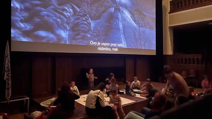 deca ispred velikog platna u Kinoteci 