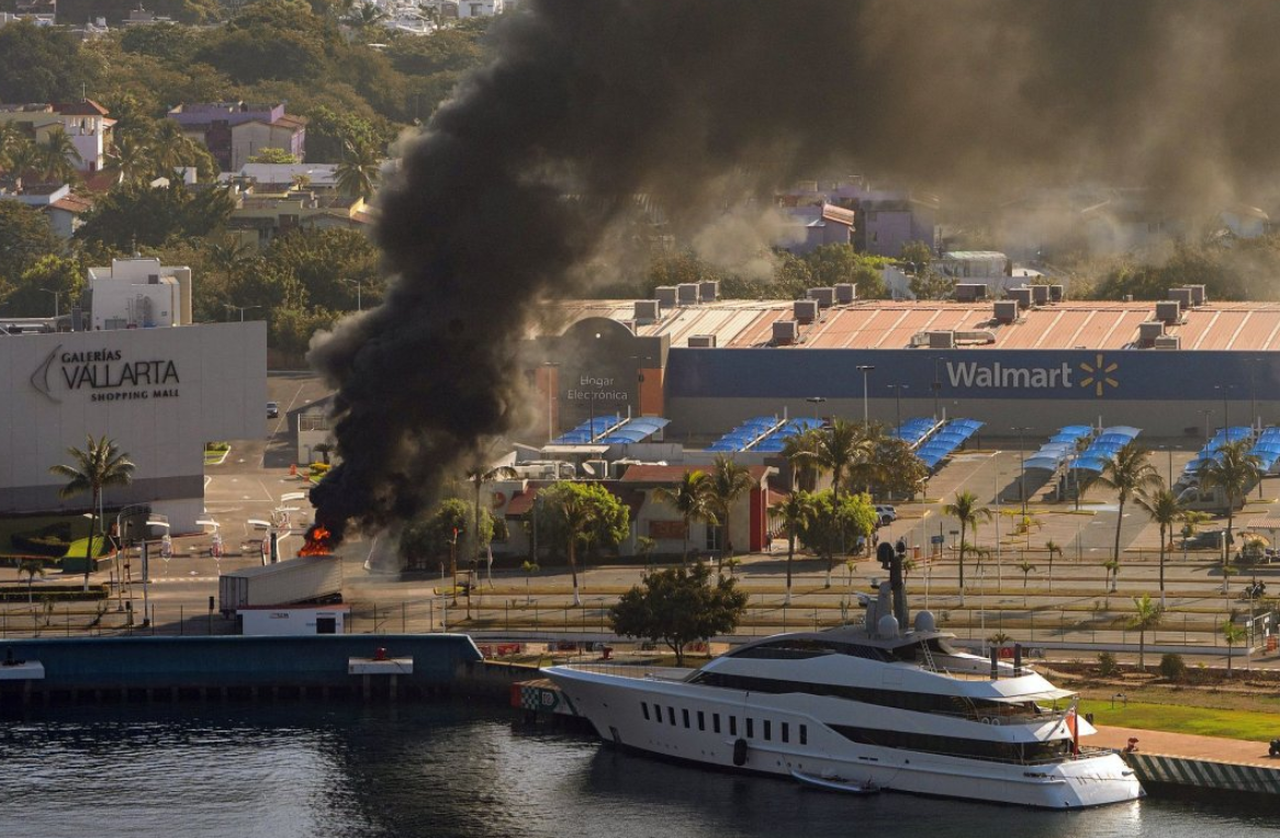 Uno de los incendios que se registraron este domingo en Puerto Vallarta.