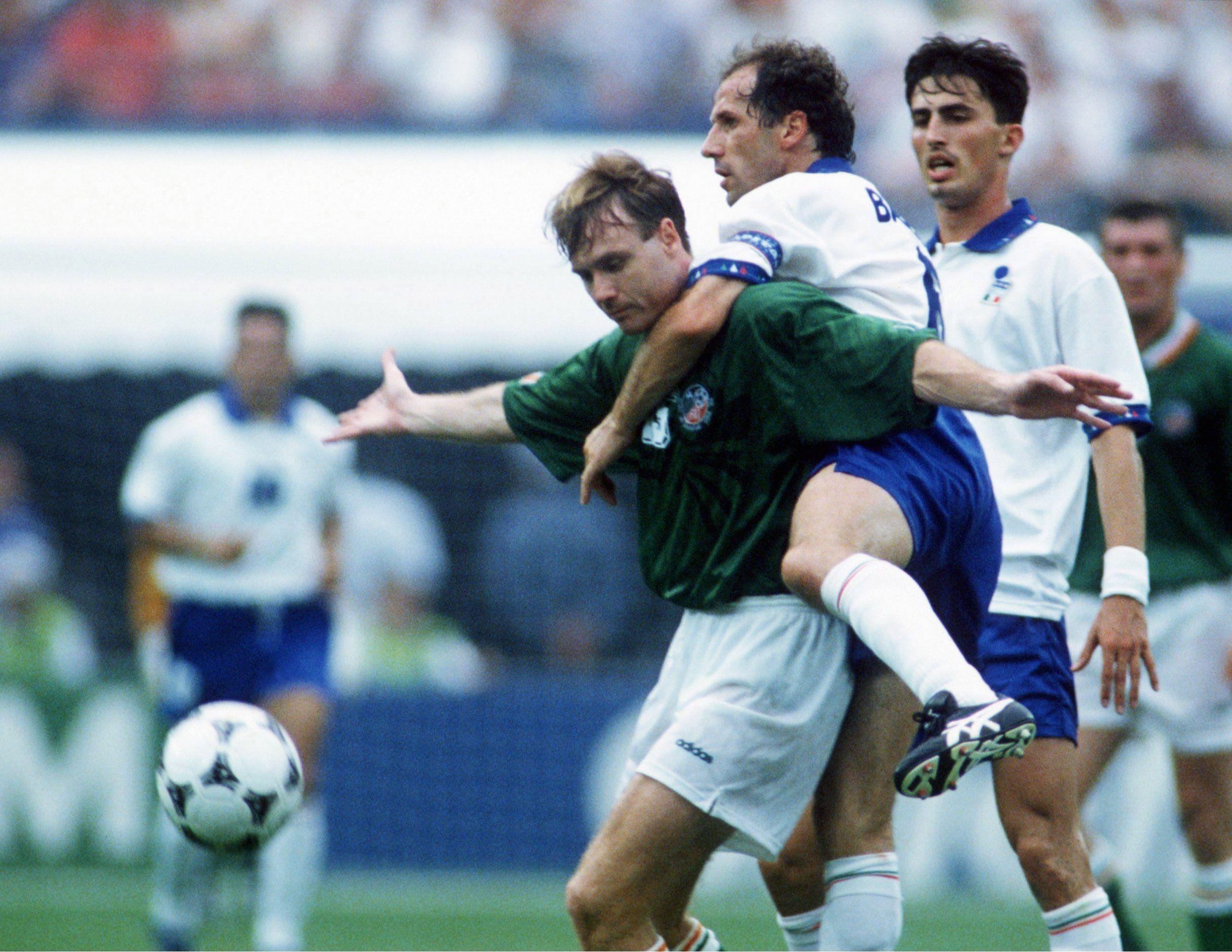 قائد المنتخب الإيطالي فرانكو باريزي خلال مباراة إيطاليا مع جمهورية أيرلندا في مونديال 1994.
