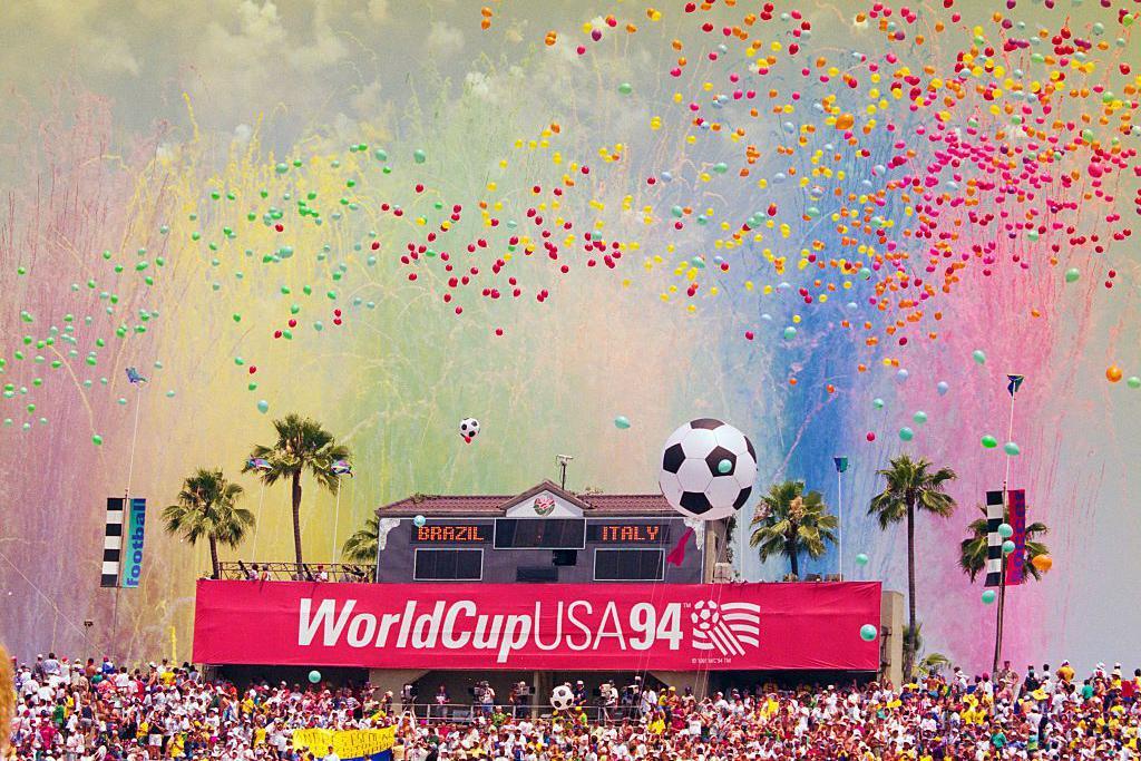 Imagem do placar e do p&uacute;blico da final da Copa do Mundo de 1994, no Est&aacute;dio Rose Bowl, em Pasadena (EUA)