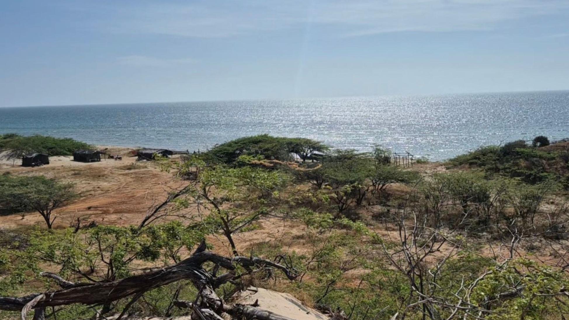 vista del mar y el horizonte en el poblado de Poolosü en la Alta Guajira venezolana
