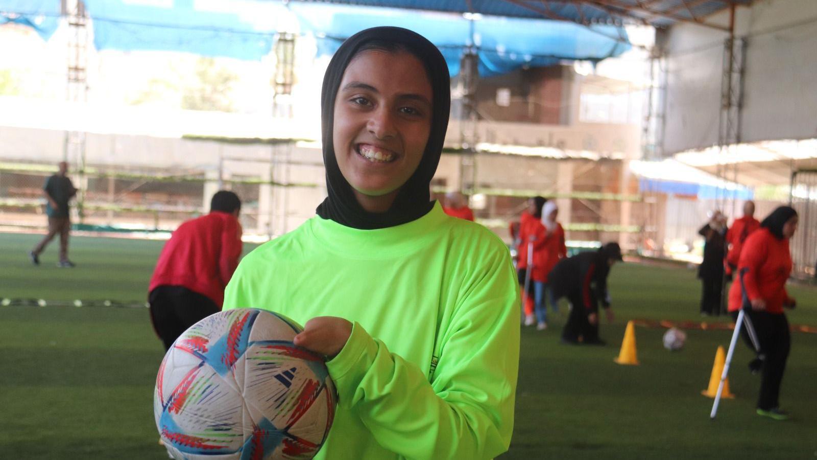 عائشة العبادلة حارسة المرمى