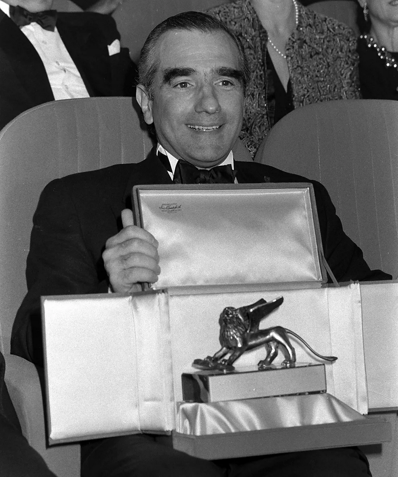 Martin Skorseze drži Srebrnog lava Filmskog festivala u Veneciji za najbolju režiju u septembru 1990. godine