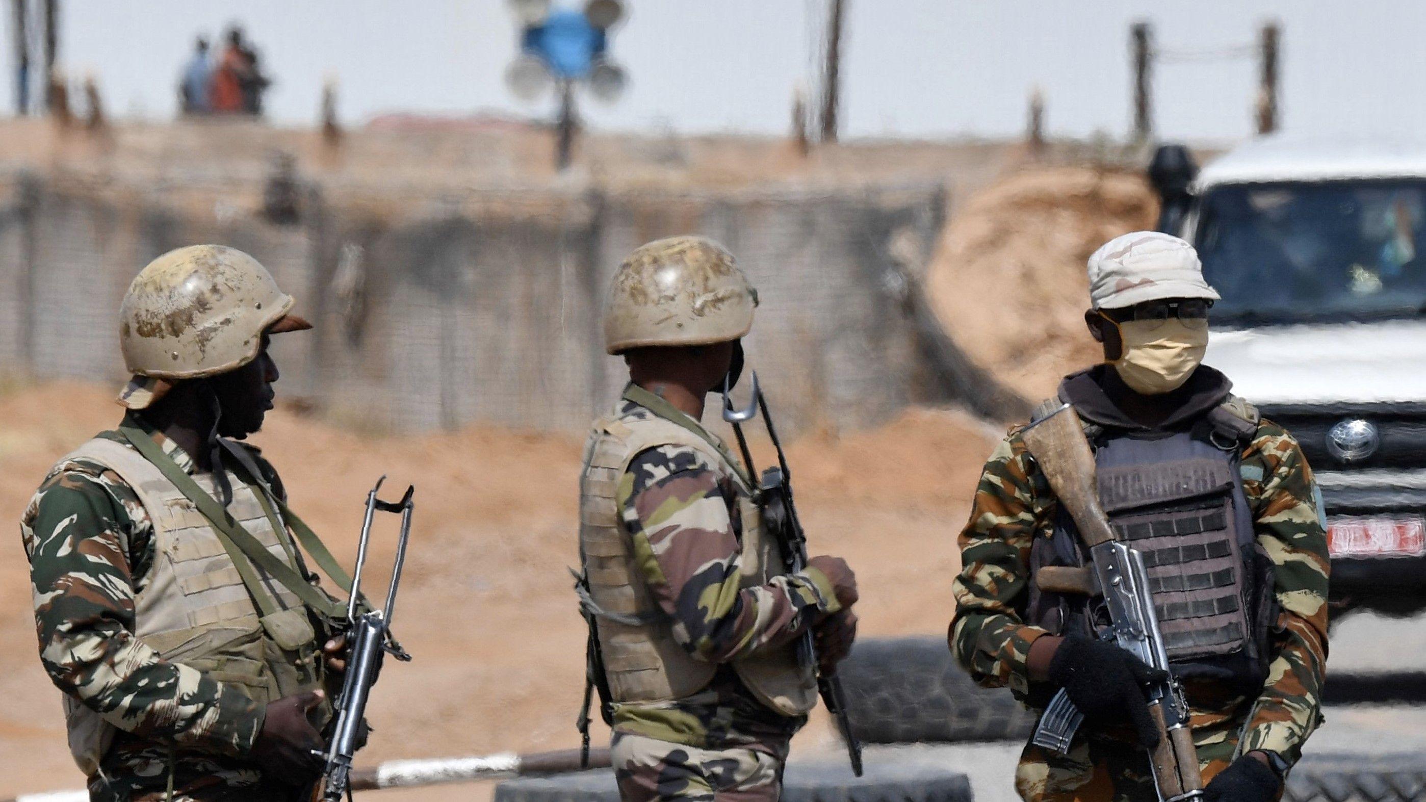 Jihadists on 200 motorbikes storm Niger army base