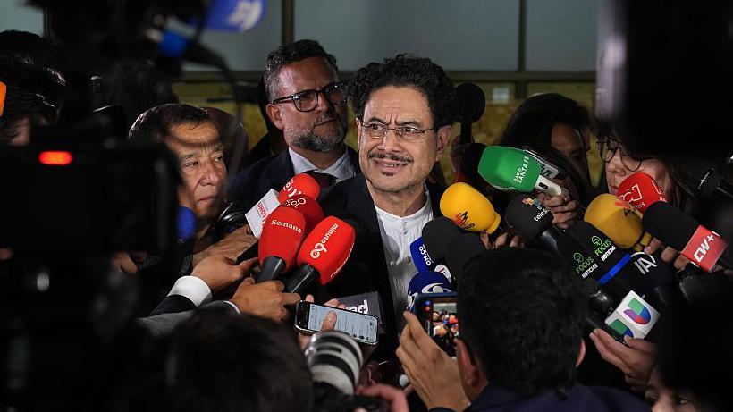 Cepeda, entrevistado por los medios tras el fallo en primera instancia contra Uribe.