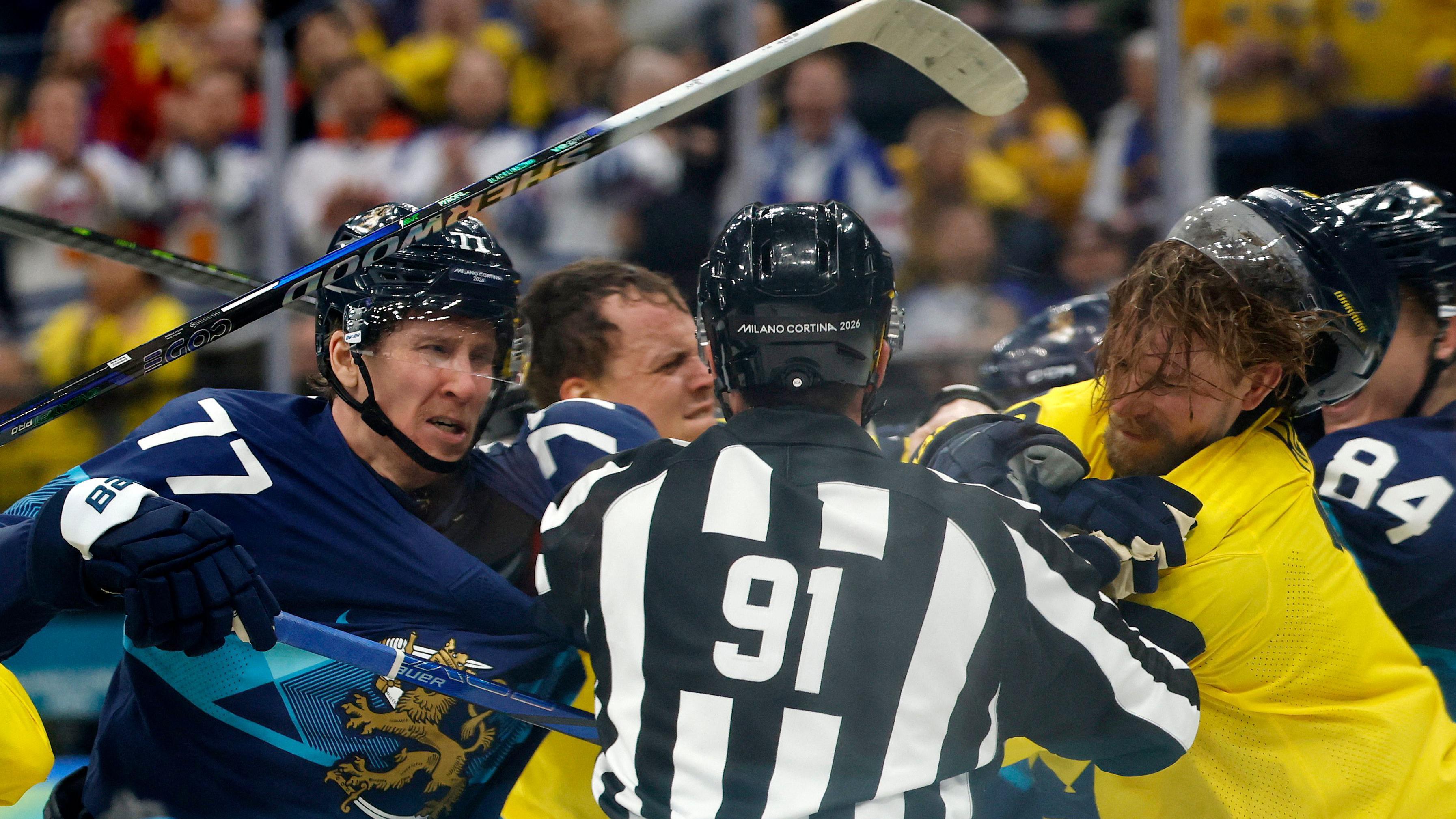 utakmica finske i švedske u hokeju na ledu na zimskim olimpijskim igrama, tuča u hokeju na ledu