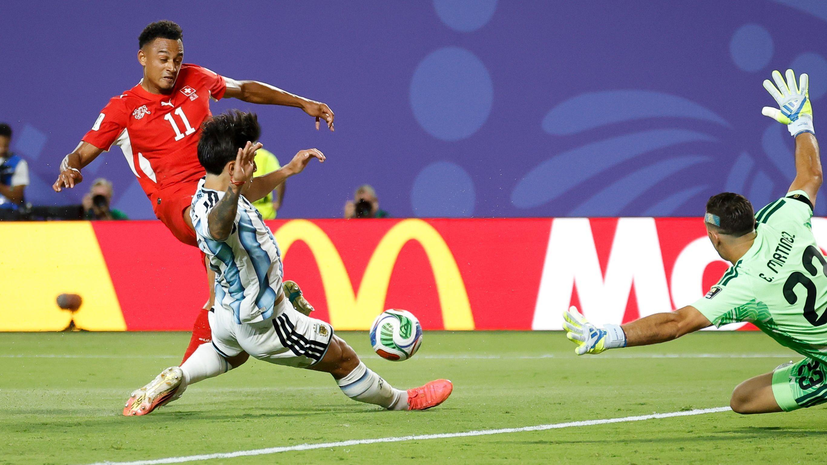 Kad nema Mesija, čarobnjak je Alvarez: Argentina u polufinalu Svetskog prvenstva 2 Dan Ndoj daje izjednačujući gol za Švajcarsku
