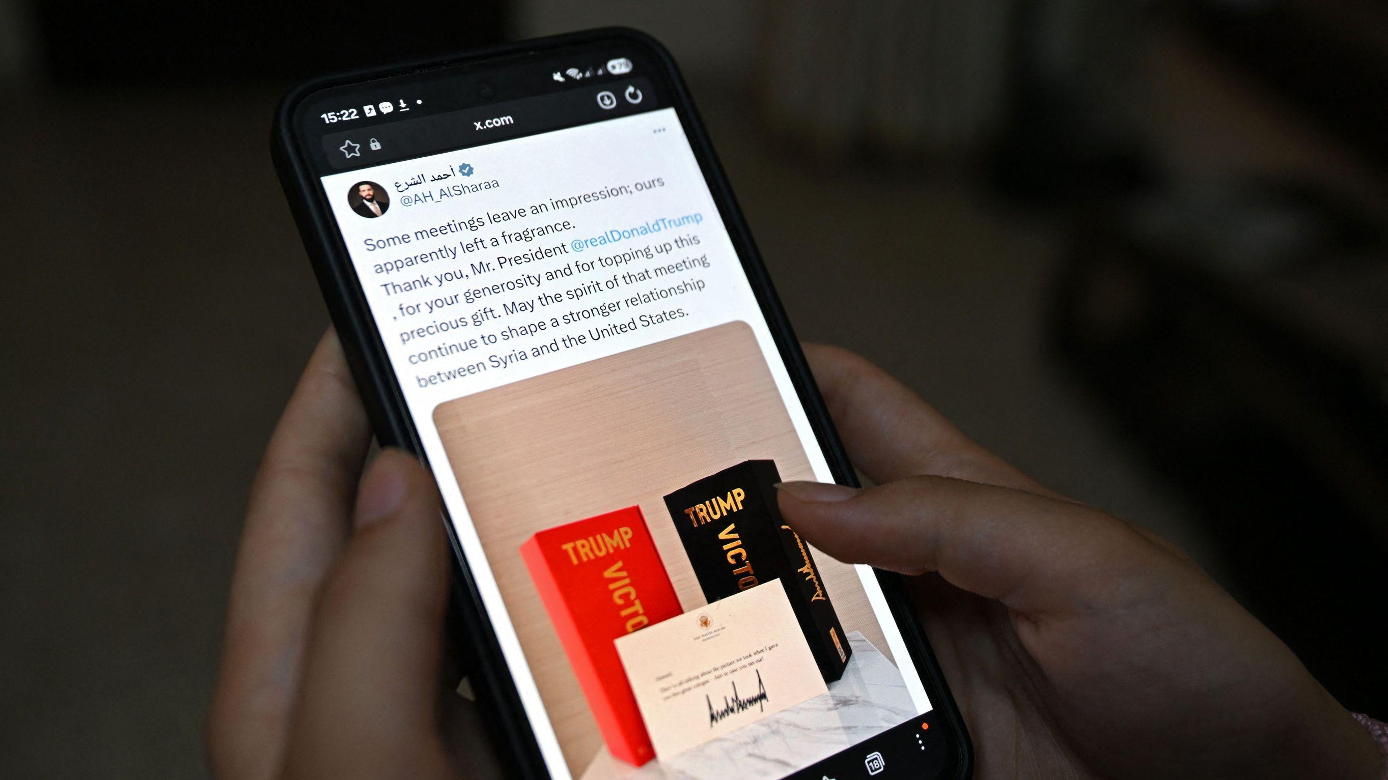 من عطر ترامب للشرع إلى الأفيال والأسود المحنطة، ما هي أغرب هدايا زعماء العالم؟