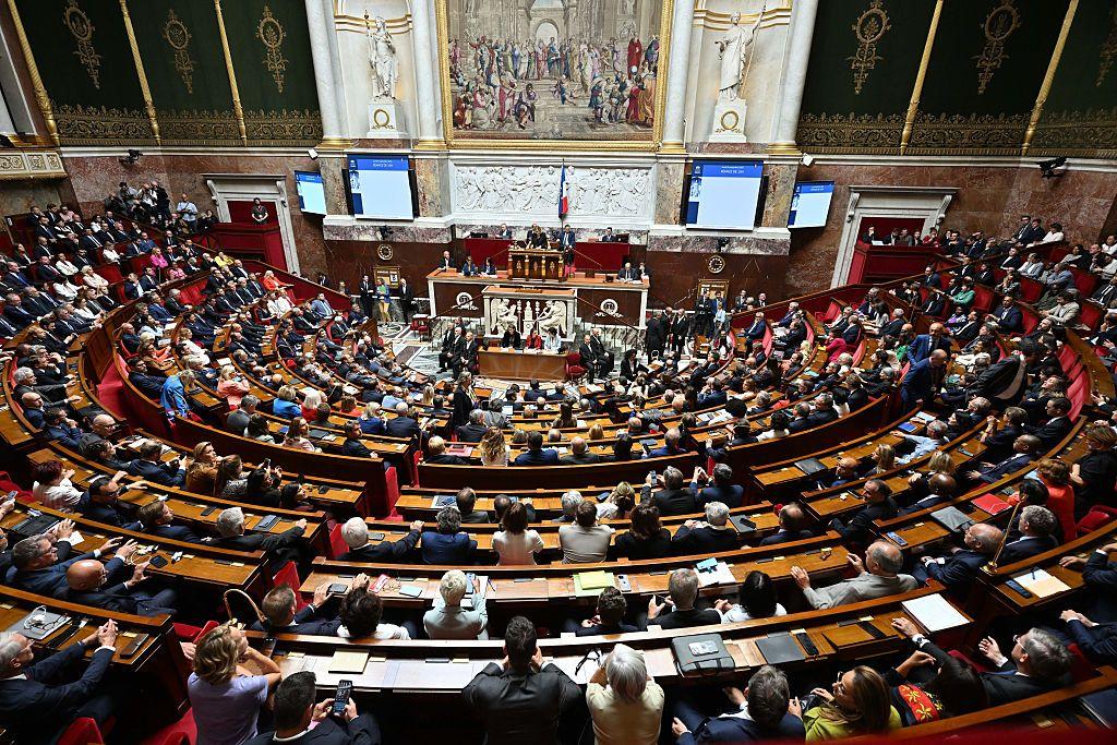 منظر عام للجمعية الوطنية الفرنسية خلال جلسة برلمانية استثنائية قبل التصويت على منح الثقة لميزانية التقشف الحكومية في باريس، فرنسا، في 8 سبتمبر/أيلول 2025. 