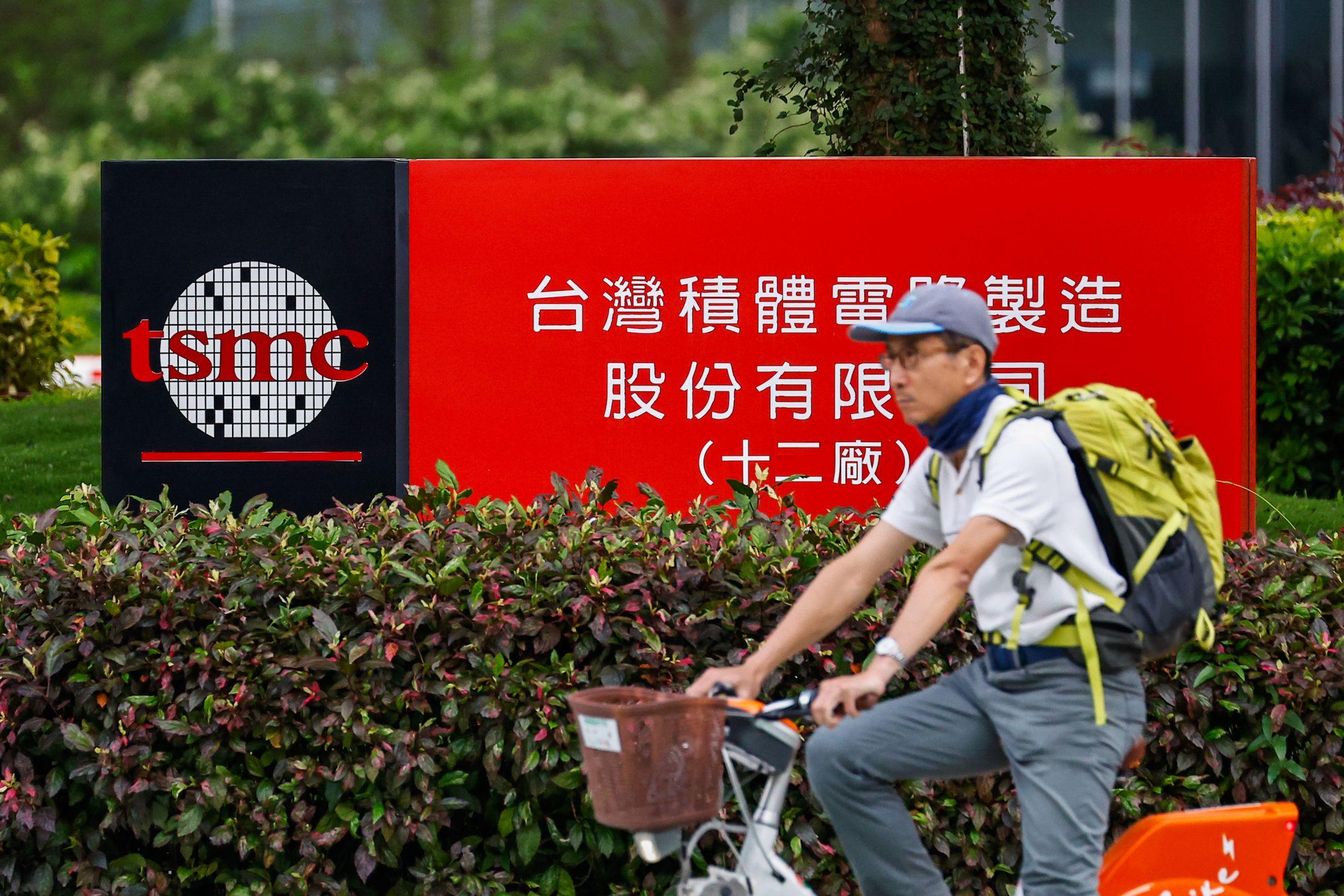 台幣升值衝擊出口業的毛利率，包括半導體業