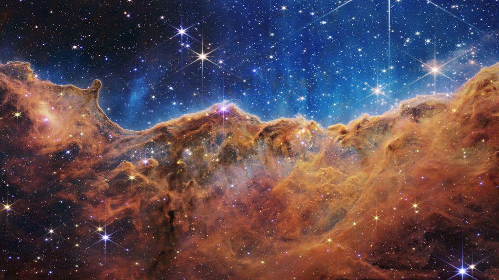 El borde de una joven región cercana de formación estelar llamada NGC 3324 en la nebulosa de Carina, el 12 de julio de 2022 en el espacio.
