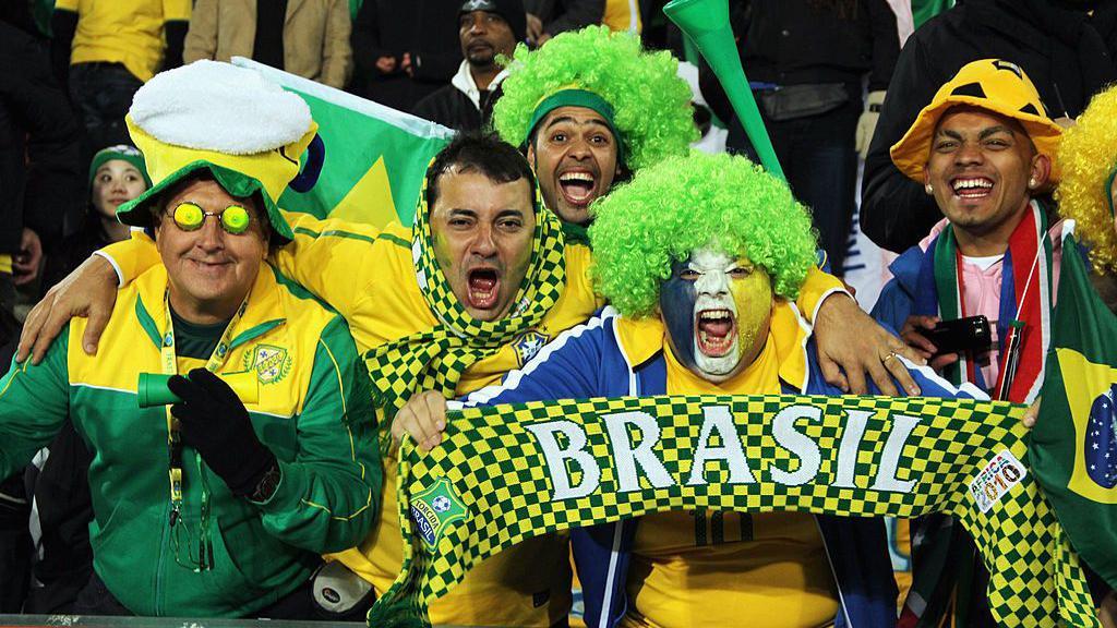 Torcedores brasileiros durante jogo do Brasil na Copa de 2010