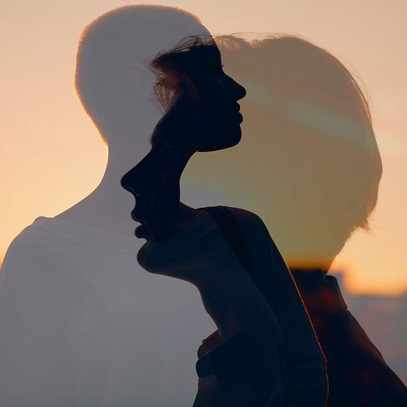 Imagem sobreposta do rosto de duas pessoas, um homem e uma mulher