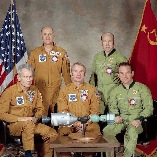 Los astronautas y cosmonautas de la misión conjunta
