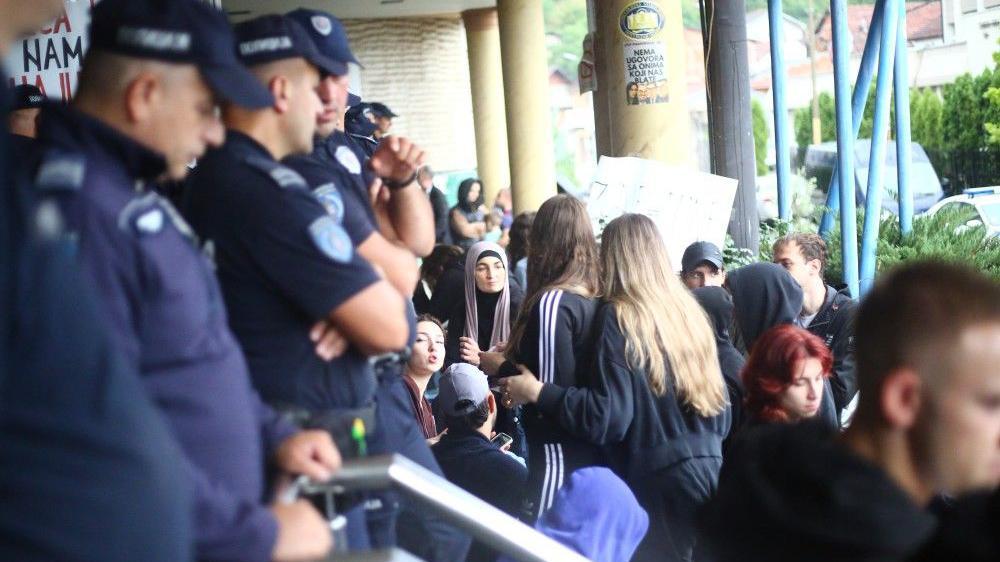 policija, policija upala u univertitet u novom pazaru