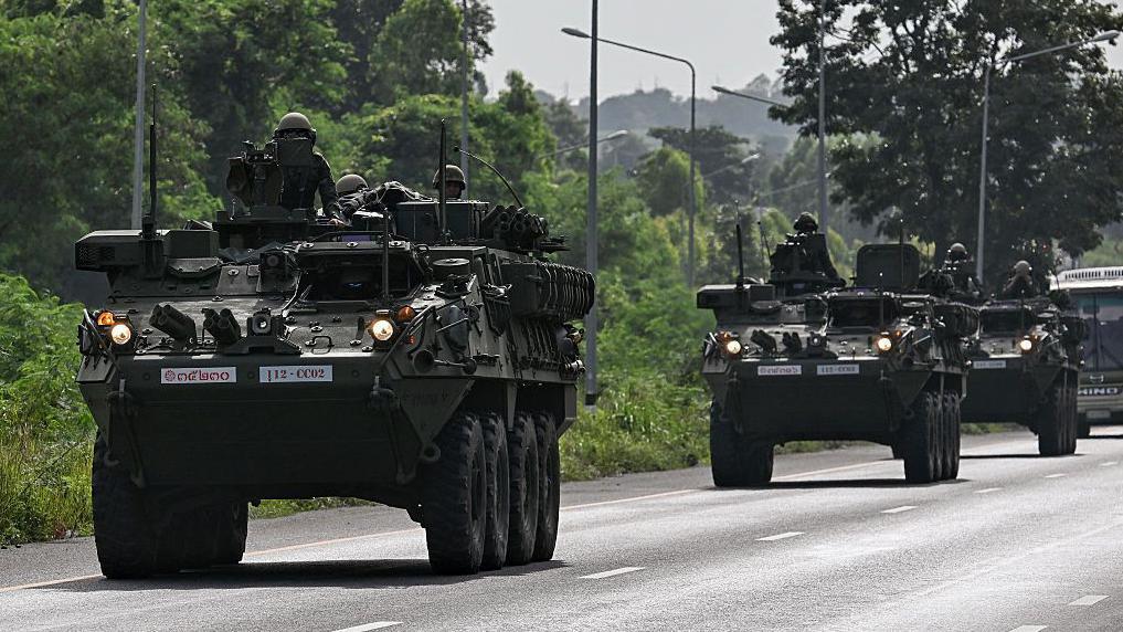 Tanques de Tailandia cerca de la zona de los enfrentamientos.
