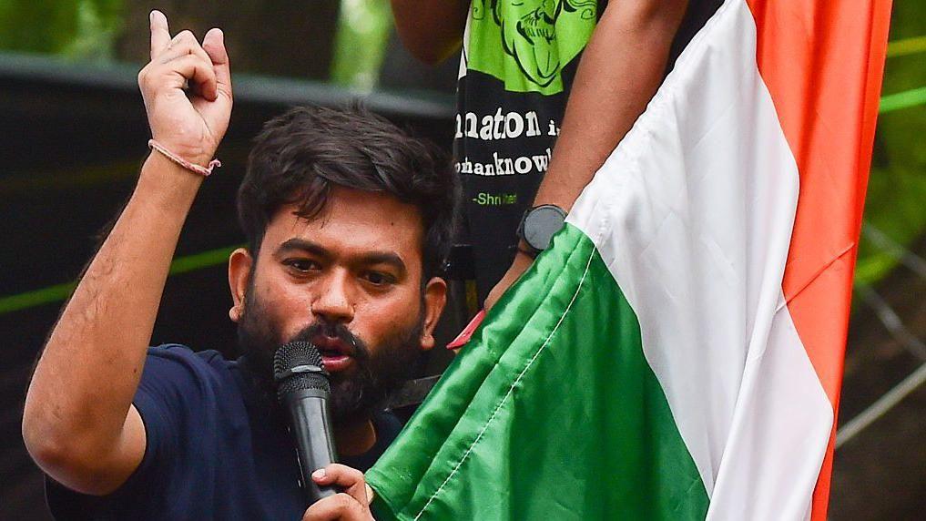 Indias cockroach protest continues a day after police crackdown 