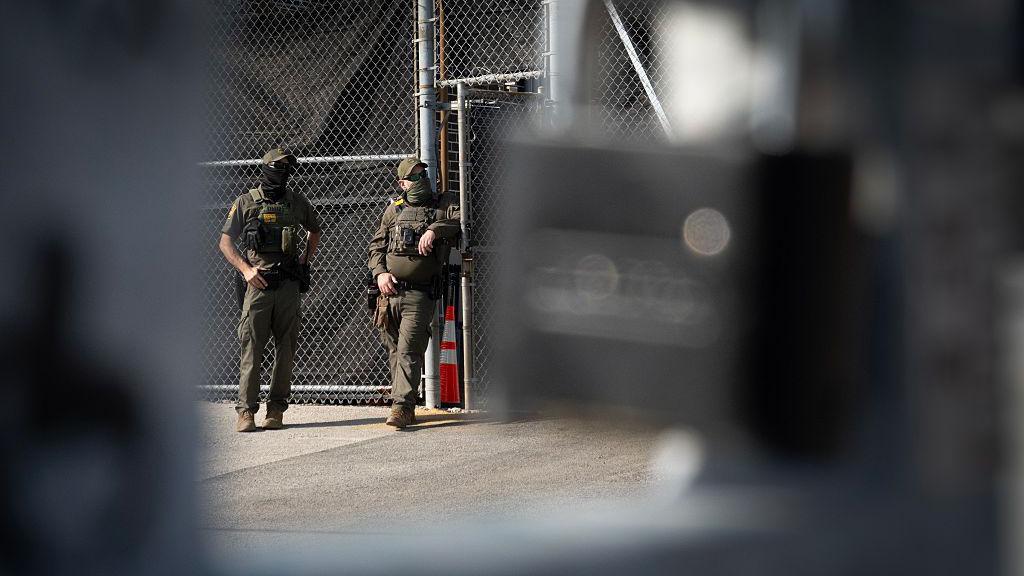 Centro de procesamiento y detención de inmigrantes en Broadview, Illinois, EE.UU.