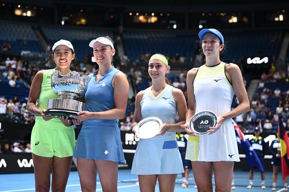 Aleksandra Krunić bez titule u ženskom dublu na Australijan openu 2 finale ženskog dubla na australijan openu, aleksandra krunić i ana danilina sa vicešampionskim peharima