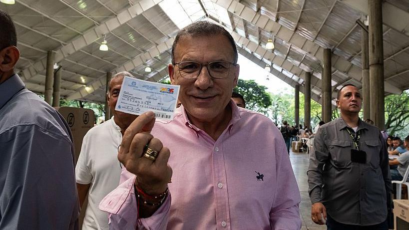 Roy Barreras, al votar este domingo 8 de marzo.
