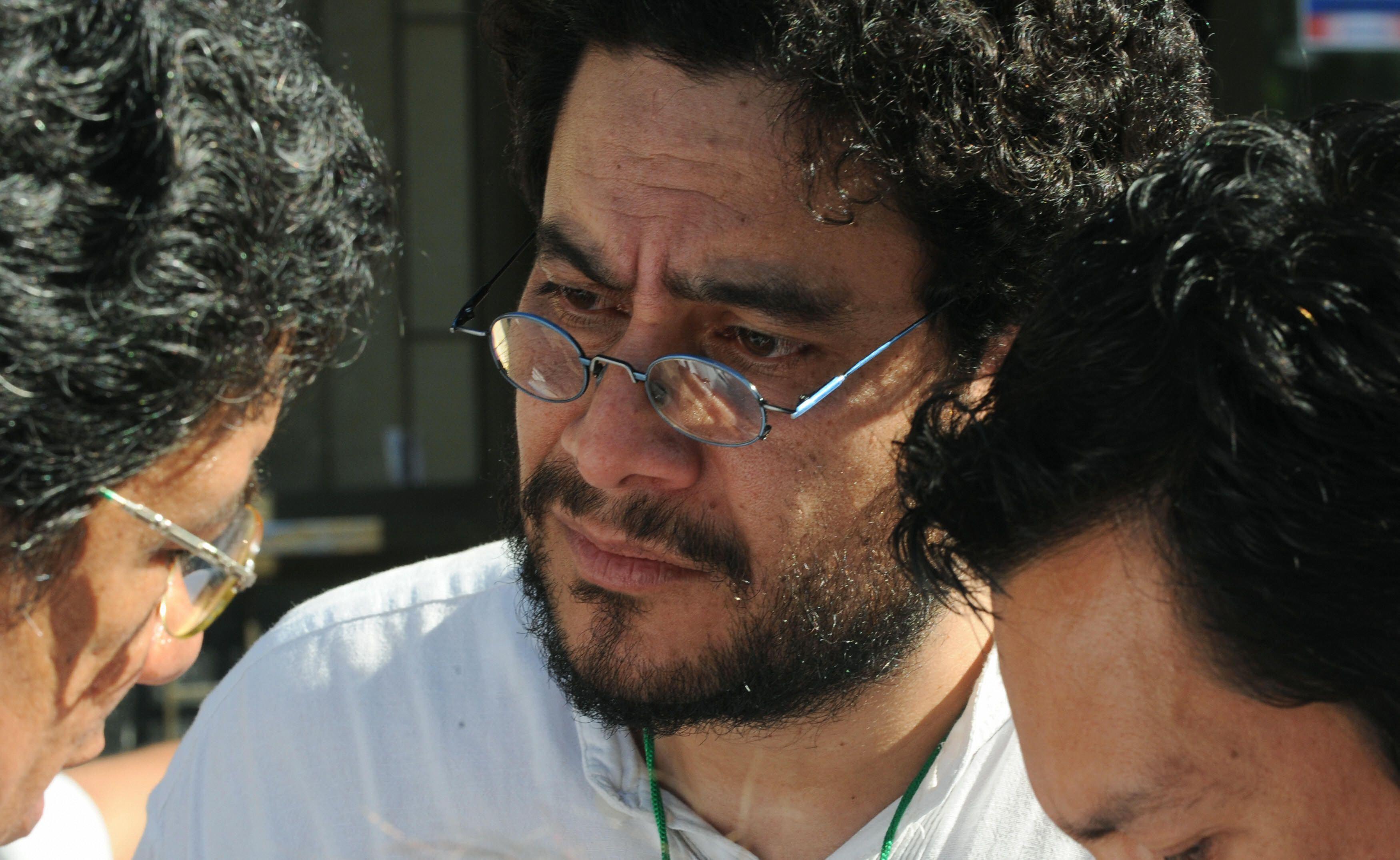 Cepeda, entonces portavoz del grupo Colombianos por la Paz, retratado en una conversación en febrero de 2009. 