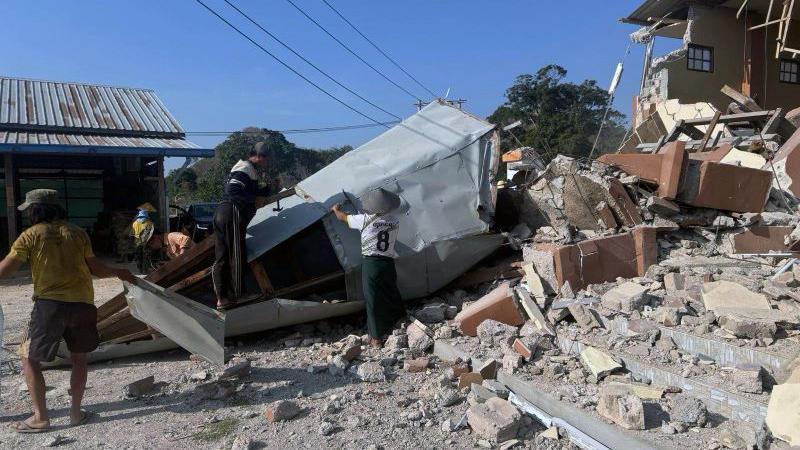 Kerusakan yang ditimbulkan akibat gempa di Myanmar.