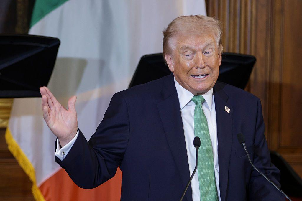 ترامب يعلن "عدم نشره قوات في إيران"، ويؤكد أنه طلب من نتنياهو بـ "الكف عن مهاجمة منشآت الطاقة" 