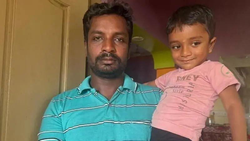 شیو موروگن اپنے پانچ سالہ بیٹے کے ساتھ