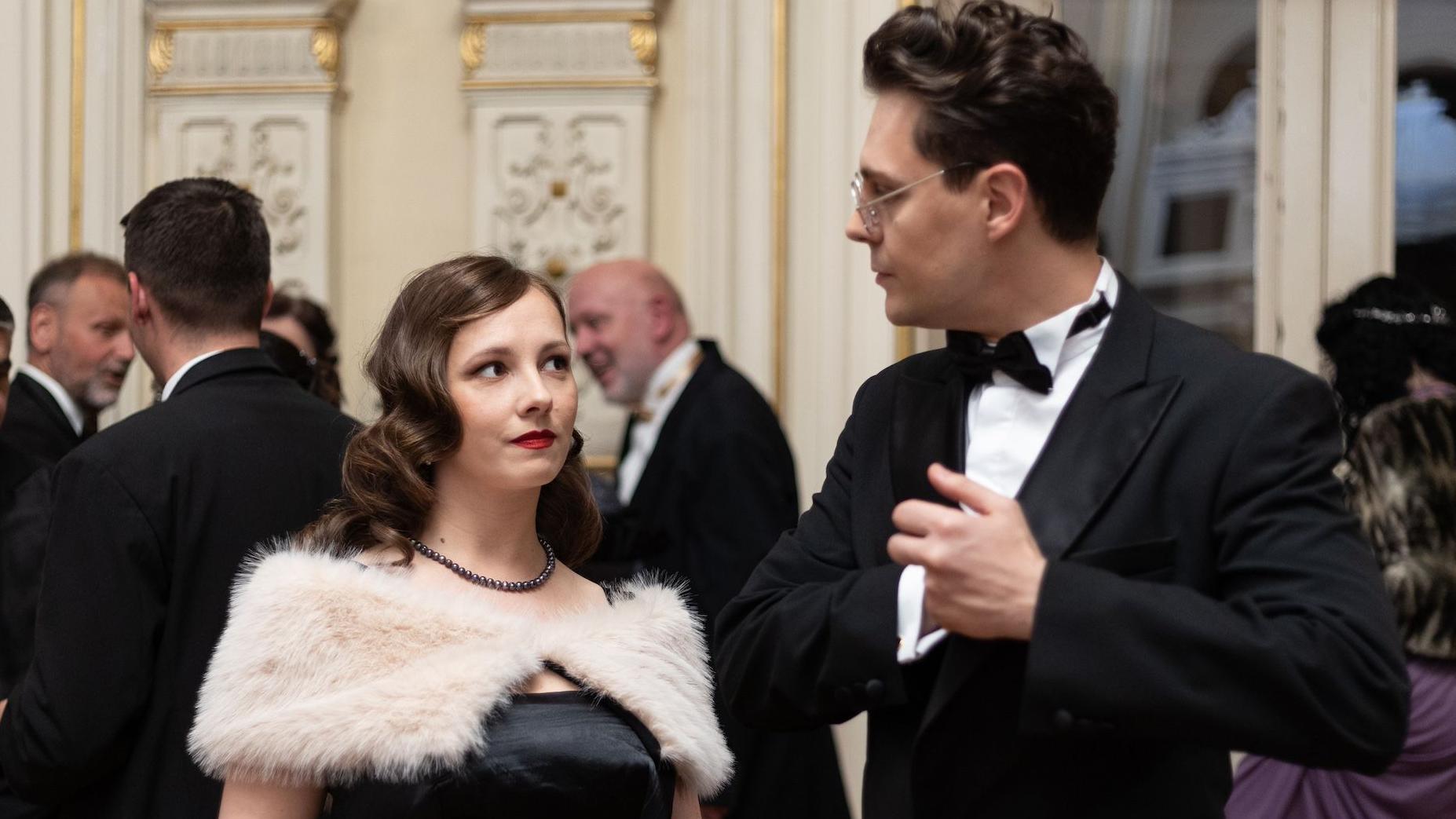 Miloš Biković kao Josip Broz Tito, Senke nad Balkanom