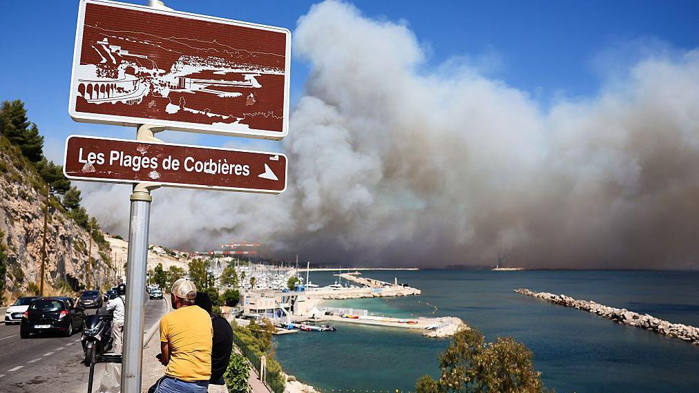 Marseille firefighters waging war on wildfire at citys edge, mayor says