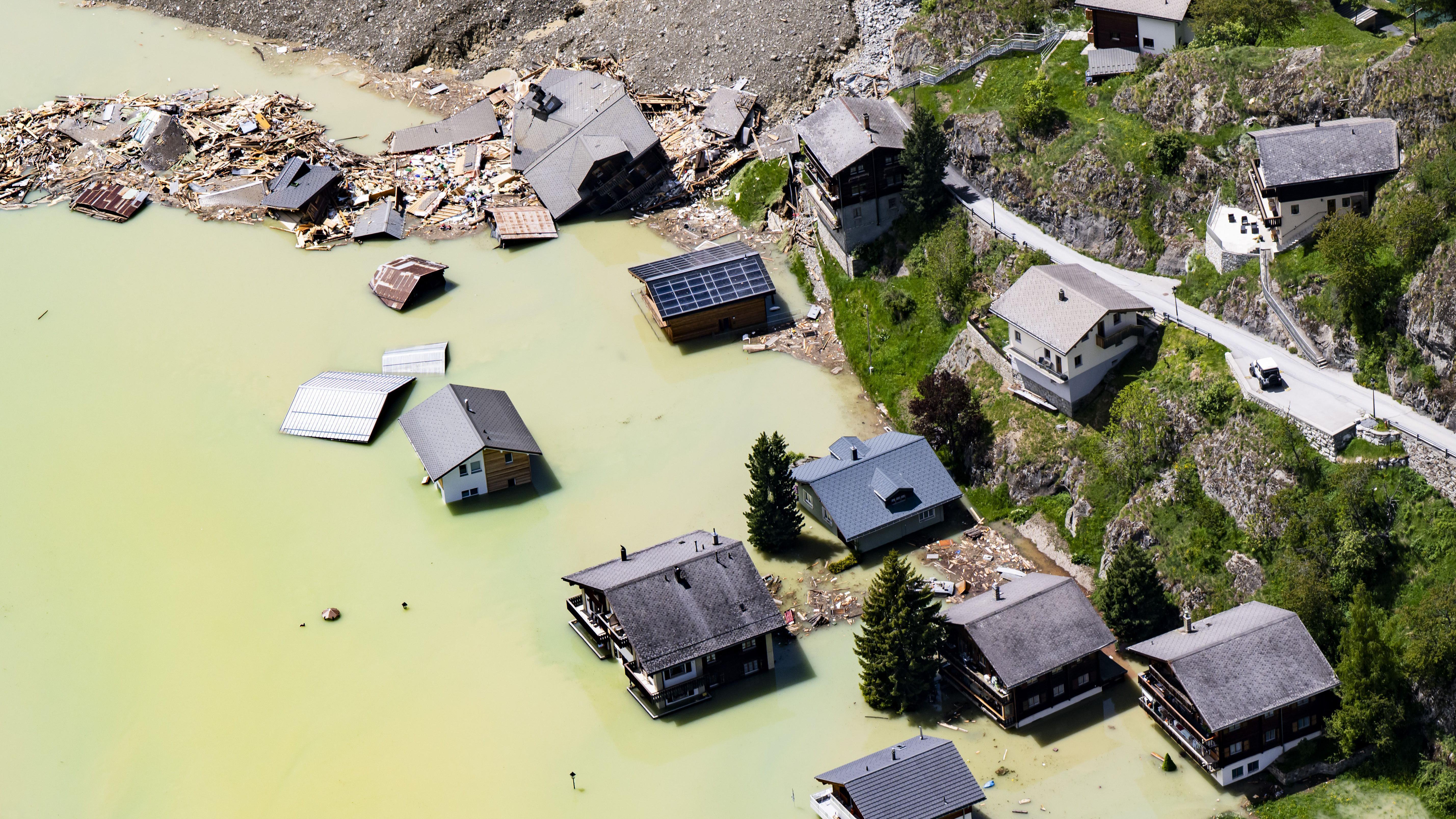 Vista aérea que muestra la destrucción del pueblo de Blatten el 29 de mayo de 2025 después de una avalancha masiva provocada por el colapso del glaciar Birch, Suiza.