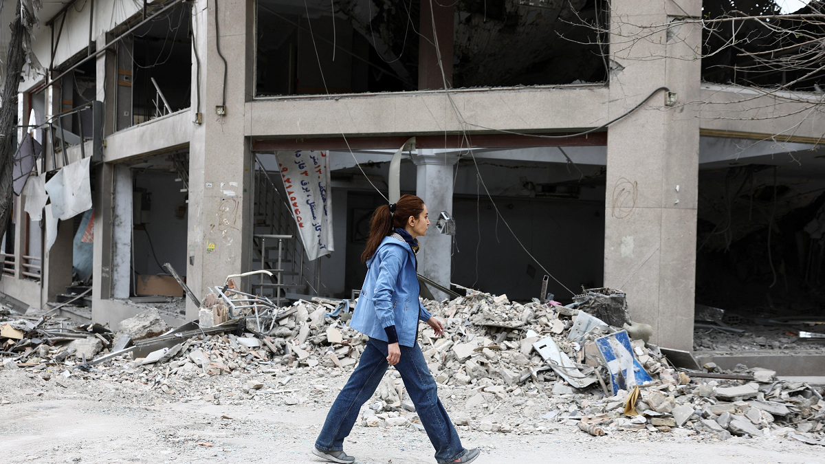 Iran says its forces are 'waiting' for US ground troops, as more American marines arrive in region