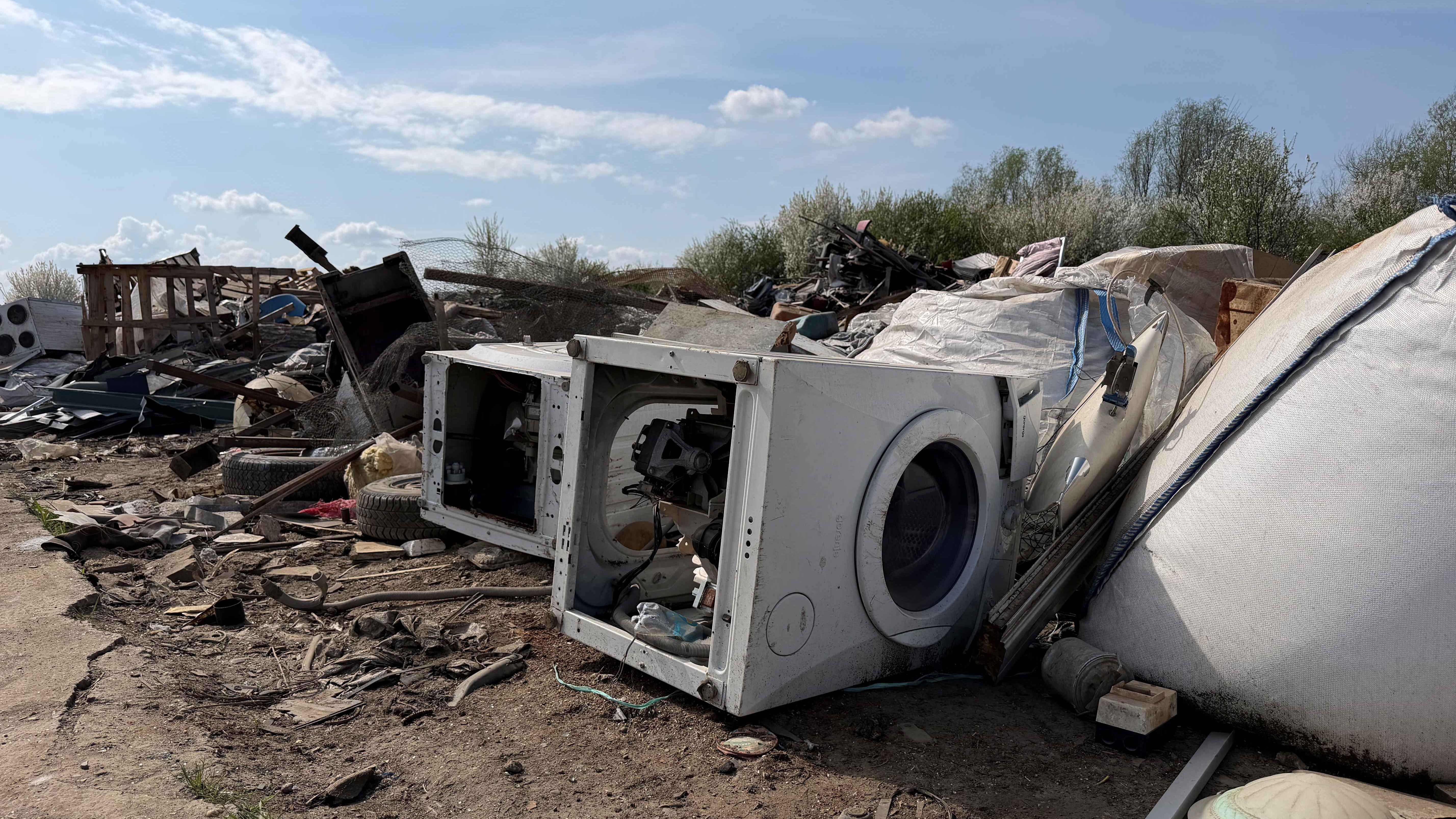Odbačene veš mašine na deponiji u okolini Beograda