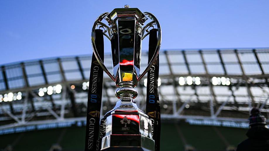 Six Nations: France seek win over struggling England to clinch title