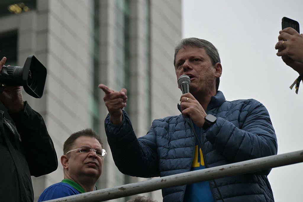 O governador de São Paulo, Tarcísio de Freitas, discursa durante a manifestação em apoio a Jair Bolsonaro, em São Paulo, em 7 de setembro de 2025.