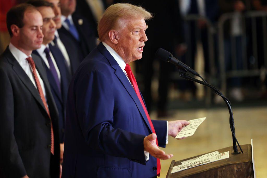 Donald Trump ofrece una conferencia de prensa en 2024 por la demanda de E. Jean Carroll