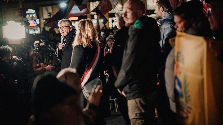 تجمع الحزب في باريس