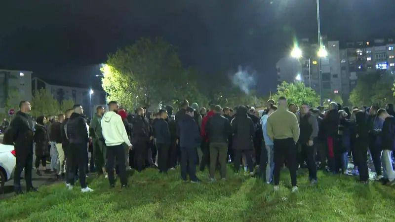 Desetina ljudi na travnatoj površini