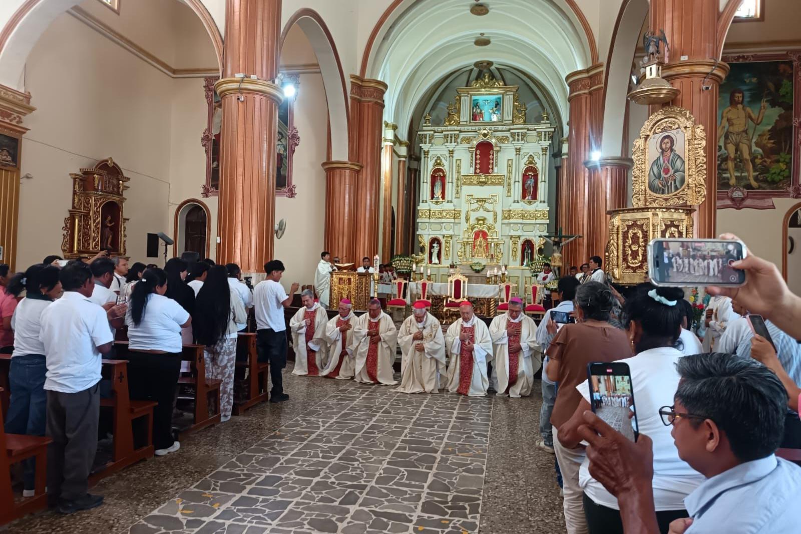 Representantes de la Iglesia piden perdón a la comunidad San Juan Bautista de Catacaos. 