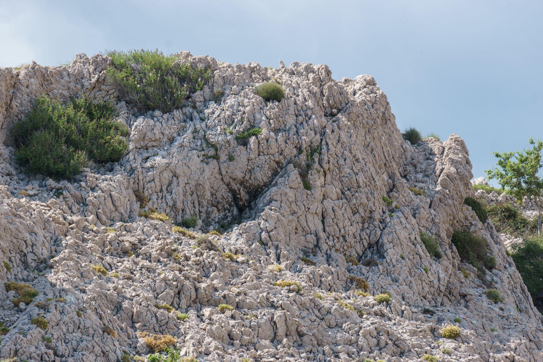 La caliza de las montañas en Croacia