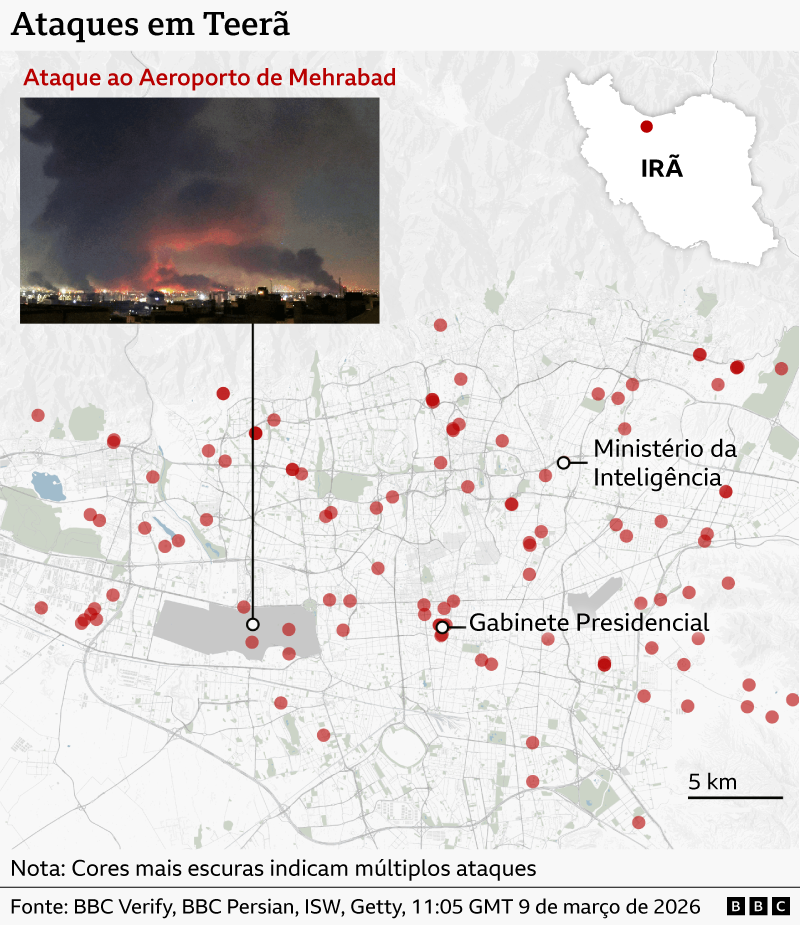 Um mapa detalhado das ruas de Teer&atilde;, mostrando locais marcados com pontos vermelhos que indicam os pontos de ataque. Na zona norte da cidade, um marcador indica o Minist&eacute;rio da Intelig&ecirc;ncia. Mais ao sul, um conjunto de marcadores indica m&uacute;ltiplos ataques perto do Gabinete Presidencial. A leste, h&aacute; outro marcador de ataque isolado. Um quadro no canto superior esquerdo mostra uma fotografia com a legenda 