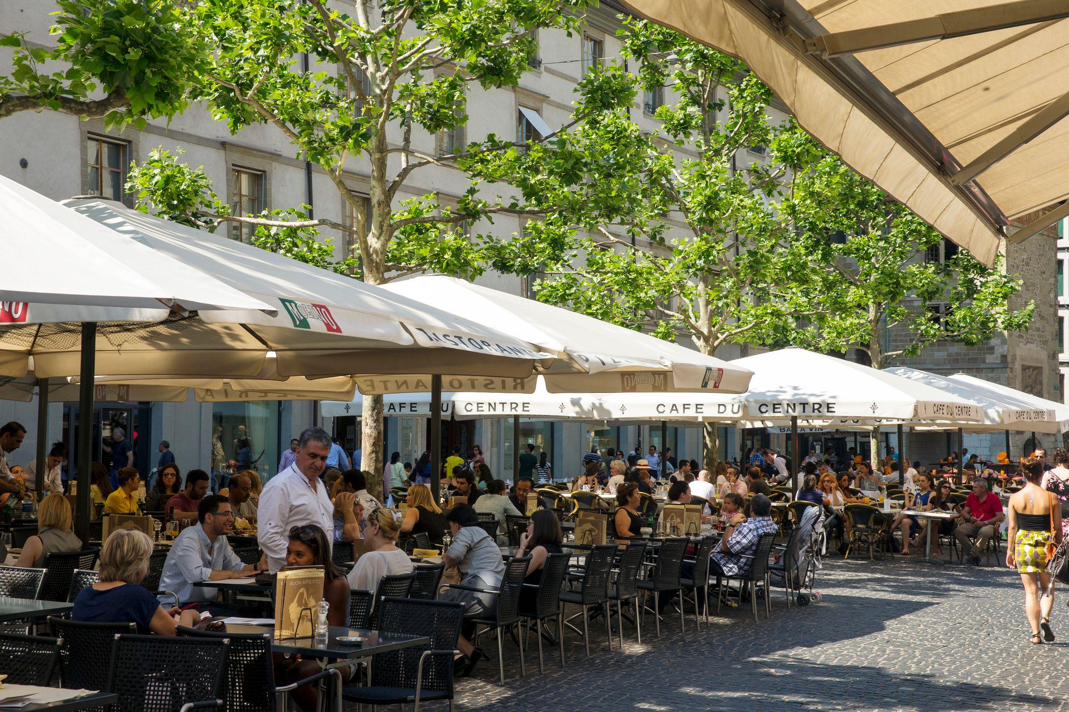 Un restaurante de la Plaza Molard en Ginebra